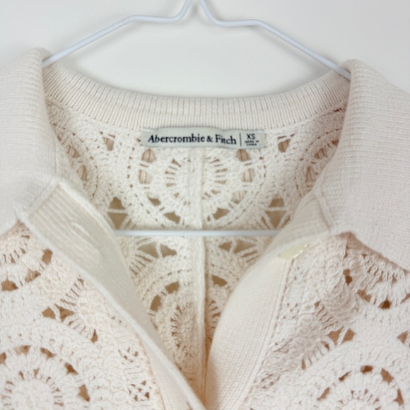 Abercrombie & Fitch Cream Crochet Knit Button Up Shirt Short Sleeve Collared Top - Picture 4 of 5